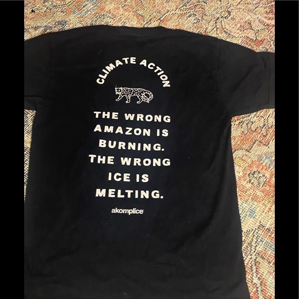 Men’s medium akomplice tee